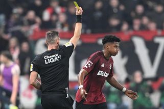 UEFA chce, aby se systém videorozhodčích vrátil ke kořenům - Sport.cz